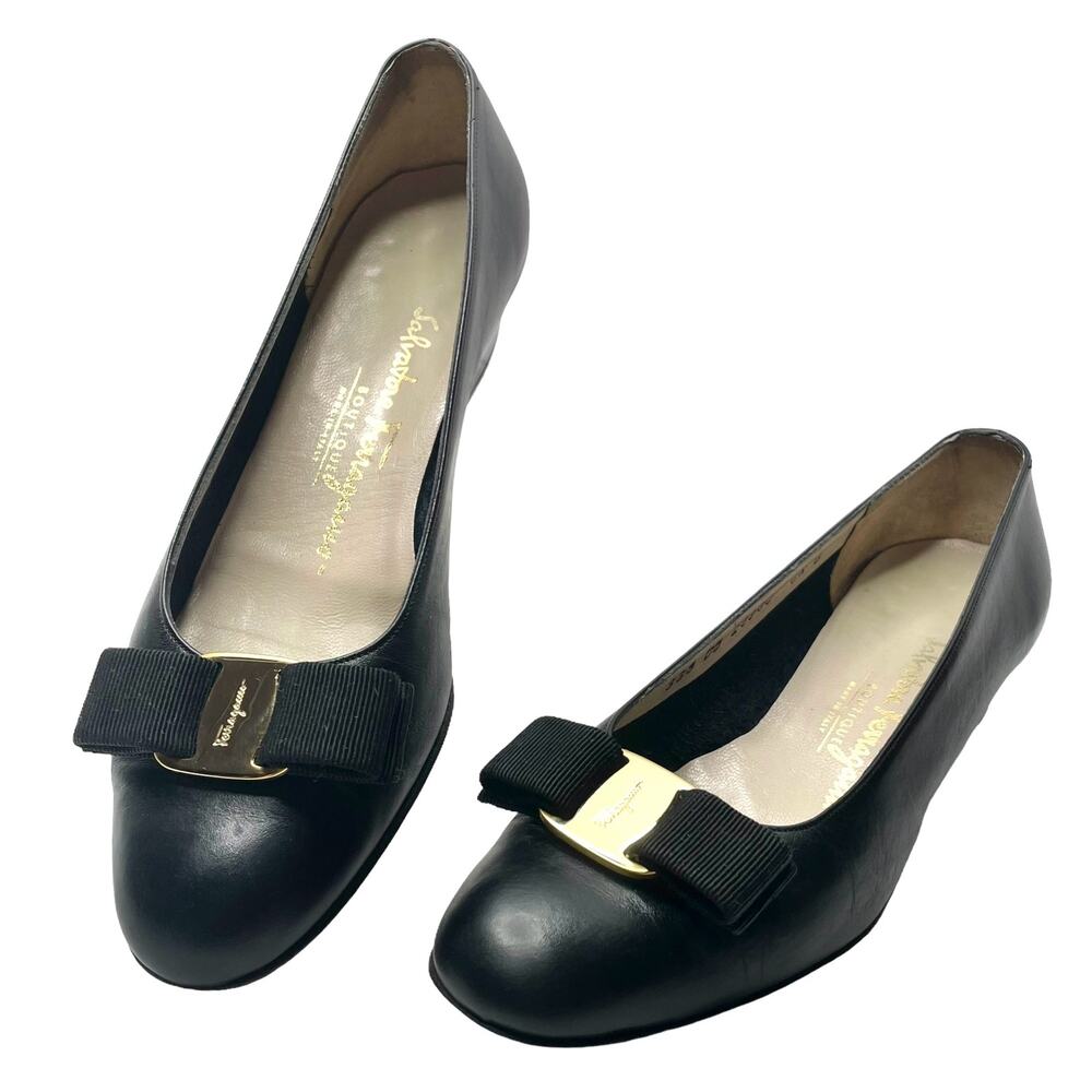 Salvatore Ferragamo Boutique Vara Pump (6.5)